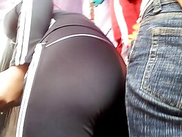 Valtavat tissit blondi tarjoilija valetaksissa pornopillu